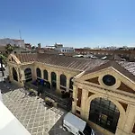 アパートホテル Eszentrico Suites-rooftop Bar & Pool 4*