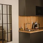 アパートホテル Eszentrico Suites-rooftop Bar & Pool