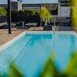 アパートホテル Eszentrico Suites-rooftop Bar & Pool