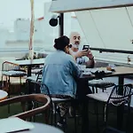 アパートホテル Eszentrico Suites-rooftop Bar & Pool 4*