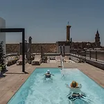Eszentrico Suites-rooftop Bar & Pool アパートホテル 4*