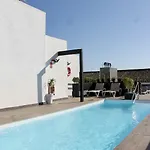 Eszentrico Suites-rooftop Bar & Pool アパートホテル 4*