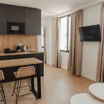 Eszentrico Suites-rooftop Bar & Pool アパートホテル