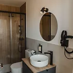 Eszentrico Suites-rooftop Bar & Pool アパートホテル 4*