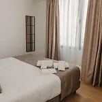 アパートホテル Eszentrico Suites-rooftop Bar & Pool