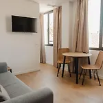 Eszentrico Suites-rooftop Bar & Pool アパートホテル