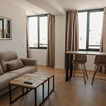 アパートホテル Eszentrico Suites-rooftop Bar & Pool