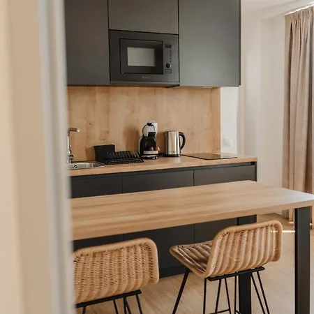 Aparthotel esZentrico Suites-Rooftop Bar&Pool