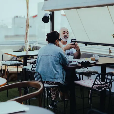 Aparthotel esZentrico Suites-Rooftop Bar&Pool 4*